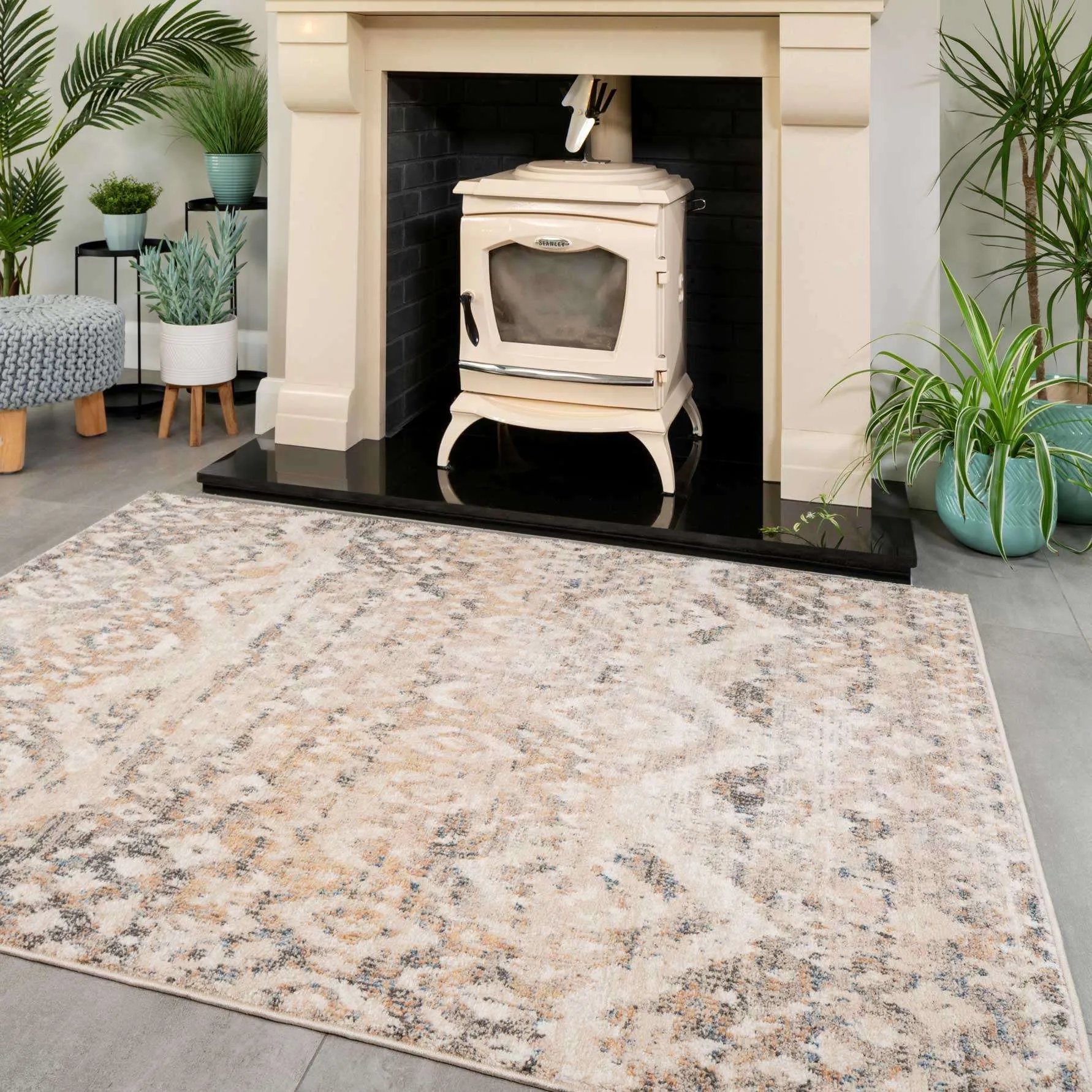 Distressed Grey Gold Diamond Area Rug - Boyce