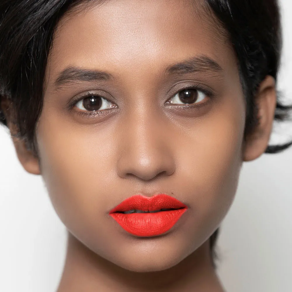 Faces Canada Matte Lip Crayon | Cocoa Butter and Chamomile enriched | One Stroke Intense Color | Smooth Glide | All Day Hydrated Lips | Shade - Runway Ready 2.8g